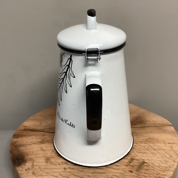 🟢 Vintage Frida Kahlo enamel coffee pot kettle - Extremely Gently Used Condition - Picture 3 of 13